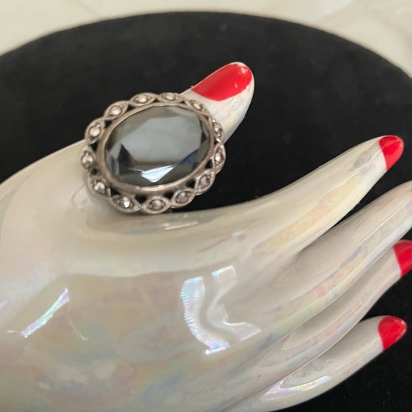 Vintage Art Deco Sterling Silver Hematite Marcasite Ring. - Picture 7 of 10